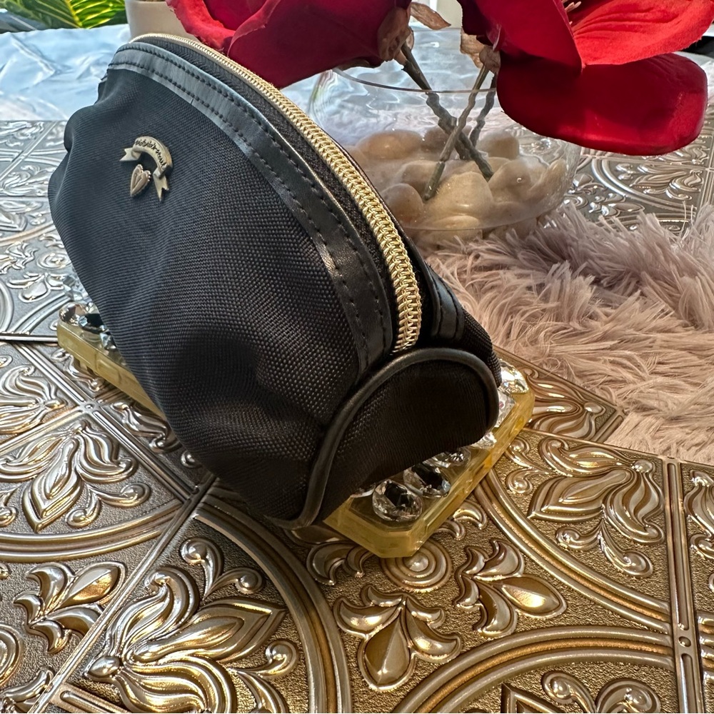 🌹 Victoria’s Secret’ • Vintage Black Makeup Pouch Gold Accents